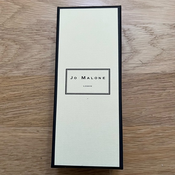 Jo Malone Pomegranate Noir Fragrance with Silver Cap - Picture 5 of 5